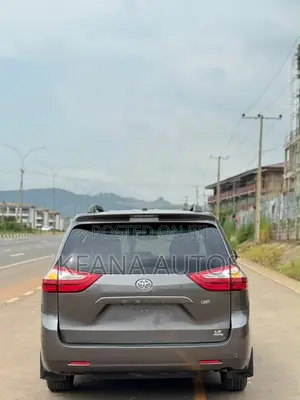 Toyota Sienna 2017 Gray