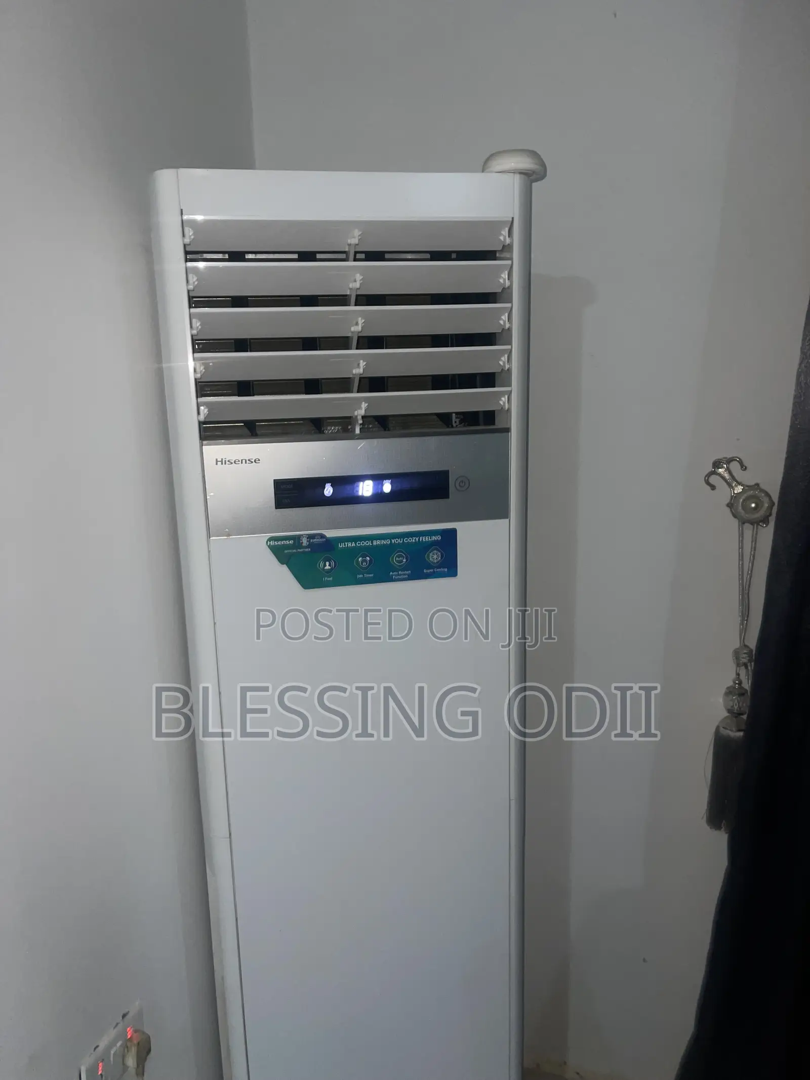 Hisense 2.5hp Standing AC 7months Use Gas Inside