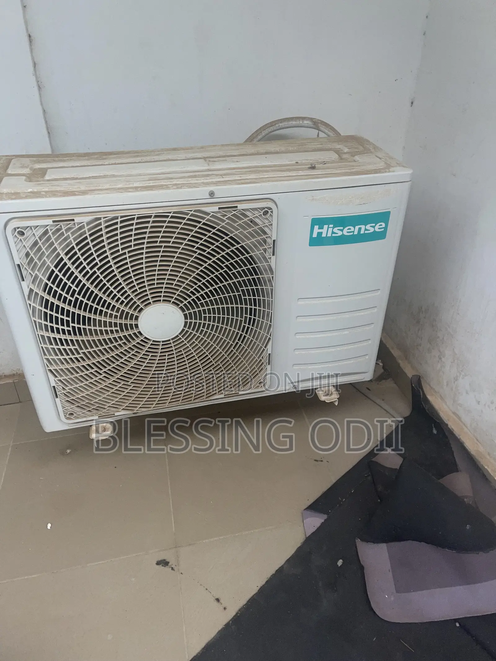 Hisense 2.5hp Standing AC 7months Use Gas Inside