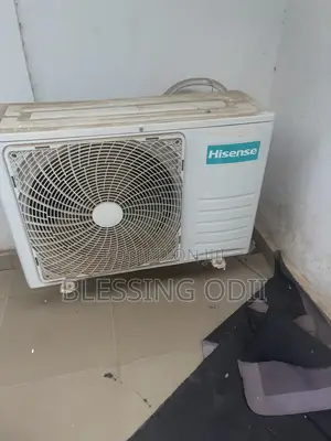 Hisense 2.5hp Standing AC 7months Use Gas Inside