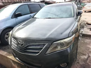 Toyota Camry LE 4dr Sedan (2.5L 4cyl 6AM) 2010 Gray