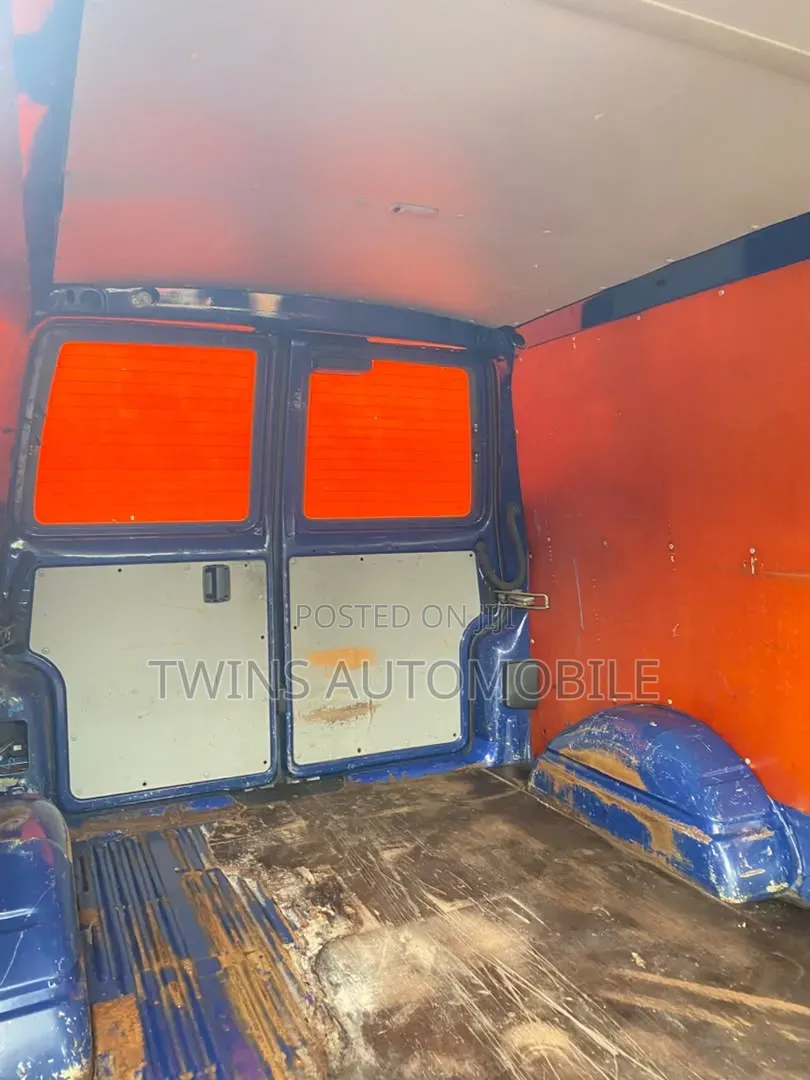 Volkswagen Transporter 2001 Orange