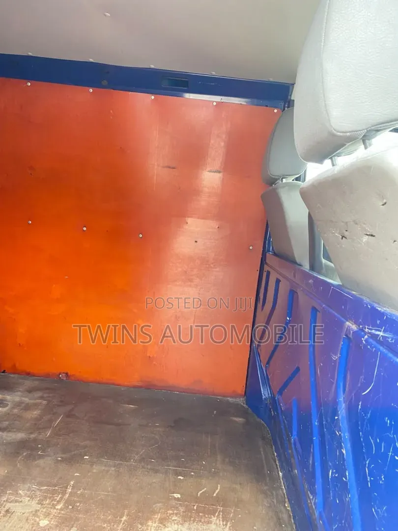 Volkswagen Transporter 2001 Orange