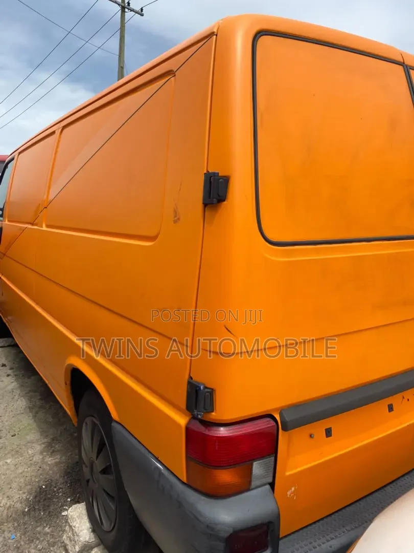 Volkswagen Transporter 2001 Orange