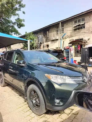 Toyota RAV4 LE FWD (2.5L 4cyl 6A) 2013 Green