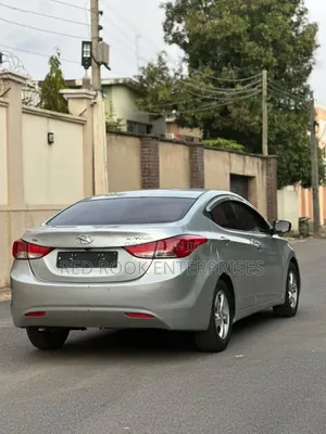 Hyundai Elantra 2013 Silver