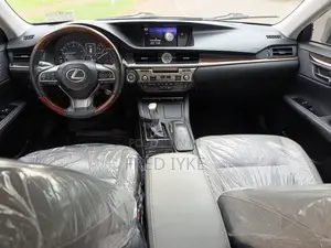 Lexus ES 2017 Brown