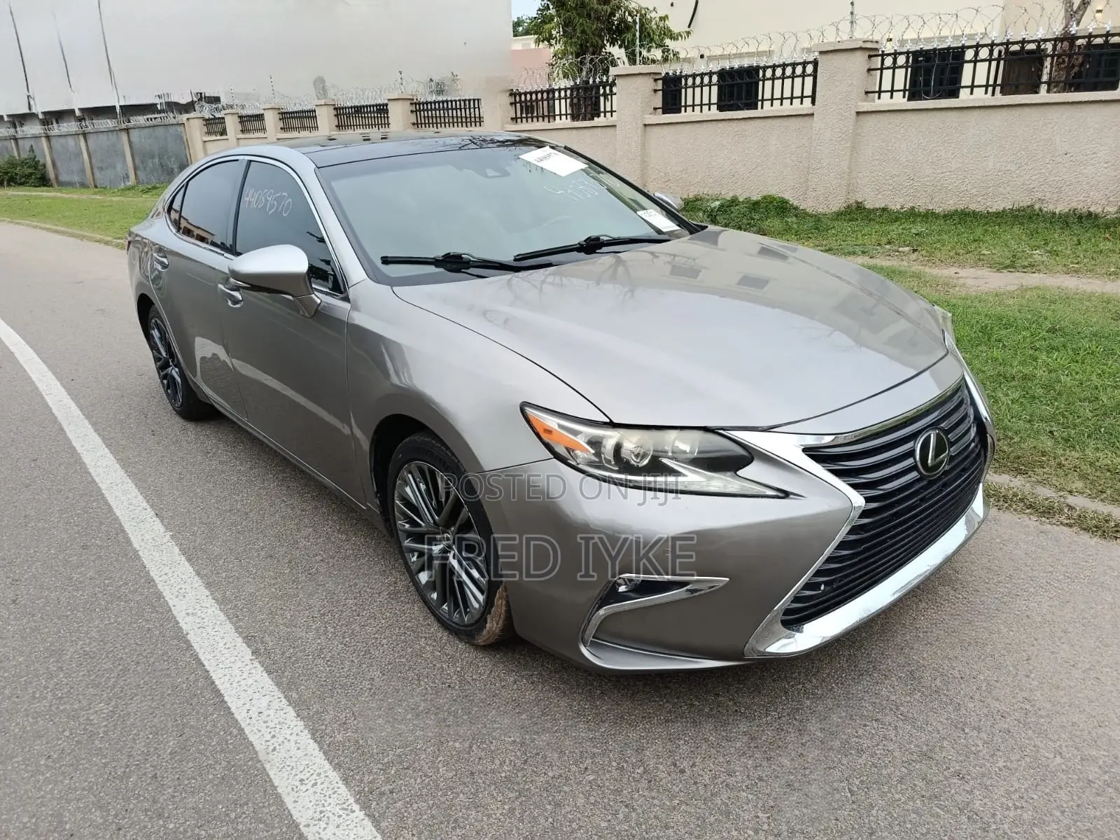 Lexus ES 2017 Brown