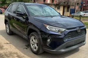 Toyota RAV4 LE AWD 2020 Blue