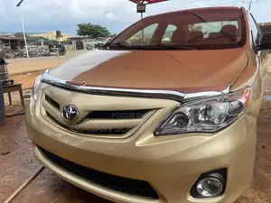 Toyota Corolla LE 4dr Sedan (1.8L 4cyl 4A) 2012 Gold