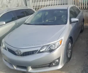 Toyota Camry LE 4dr Sedan (2.5L 4cyl 6A) 2014 Silver