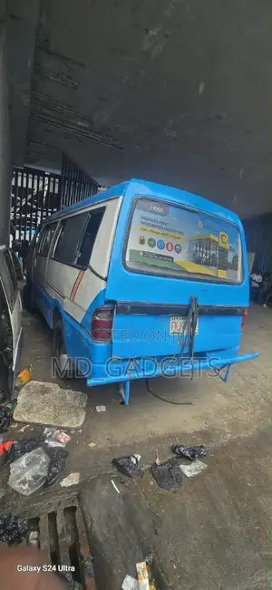 Mazda E2000 2000 Blue