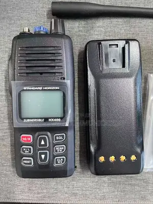 Standard Horizon HX400IS Handheld VHF Marine