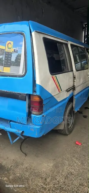 Mazda E2000 2000 Blue