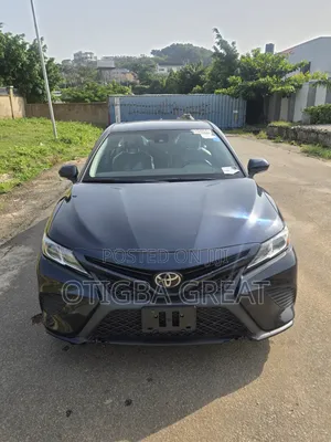 Toyota Camry SE Nightshade FWD 2020 Beige