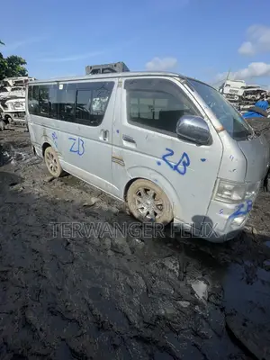 Toyota HiAce 2012 Silver