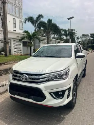 Toyota Hilux 2020 White
