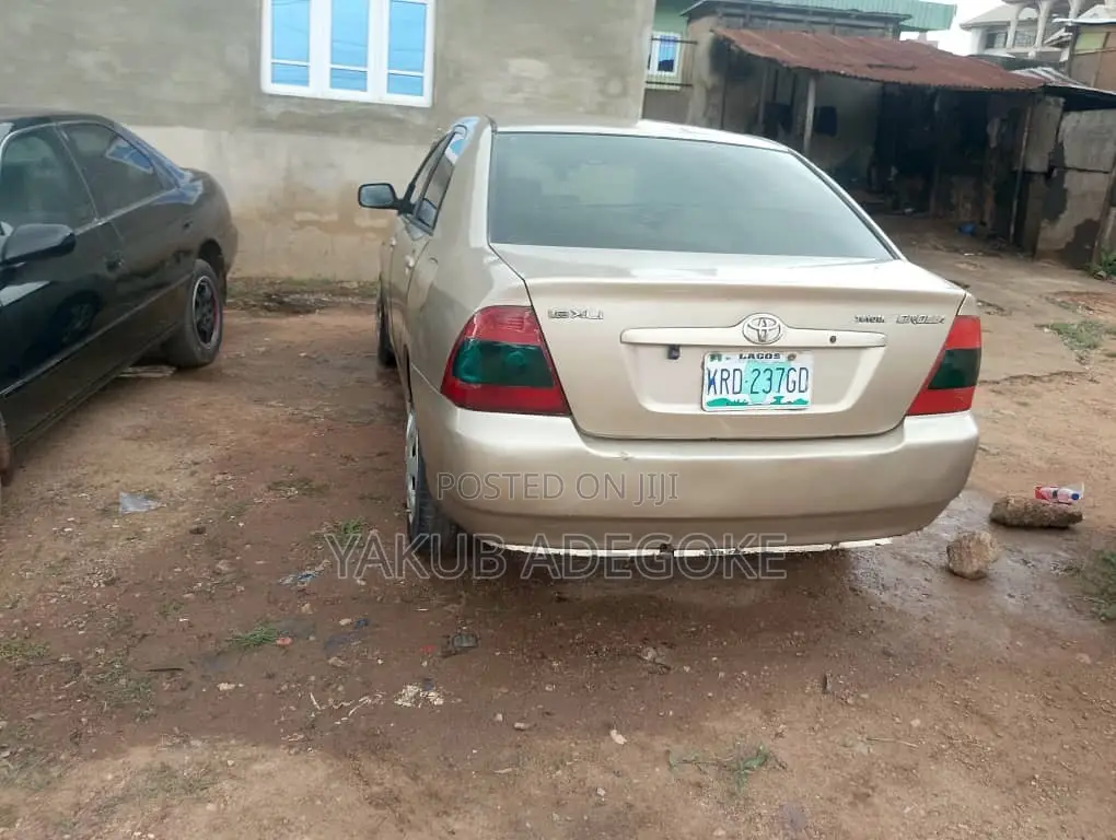 Toyota Corolla 2004 Gold