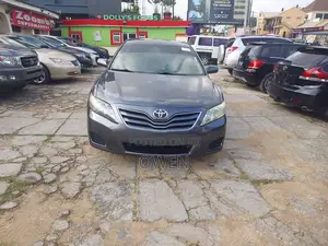 Toyota Camry LE 4dr Sedan (2.5L 4cyl 6A) 2011 Gray
