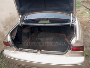 Toyota Camry LE 4dr Sedan (2.2L 4cyl 4A) 2000 Gold