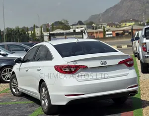 Hyundai Sonata SE 4dr Sedan (2.4L 4cyl 6A) 2015 White