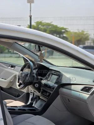 Hyundai Sonata SE 4dr Sedan (2.4L 4cyl 6A) 2015 White