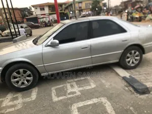 Toyota Camry Automatic 1999 Silver