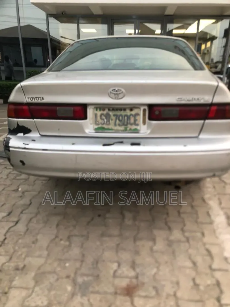 Toyota Camry Automatic 1999 Silver