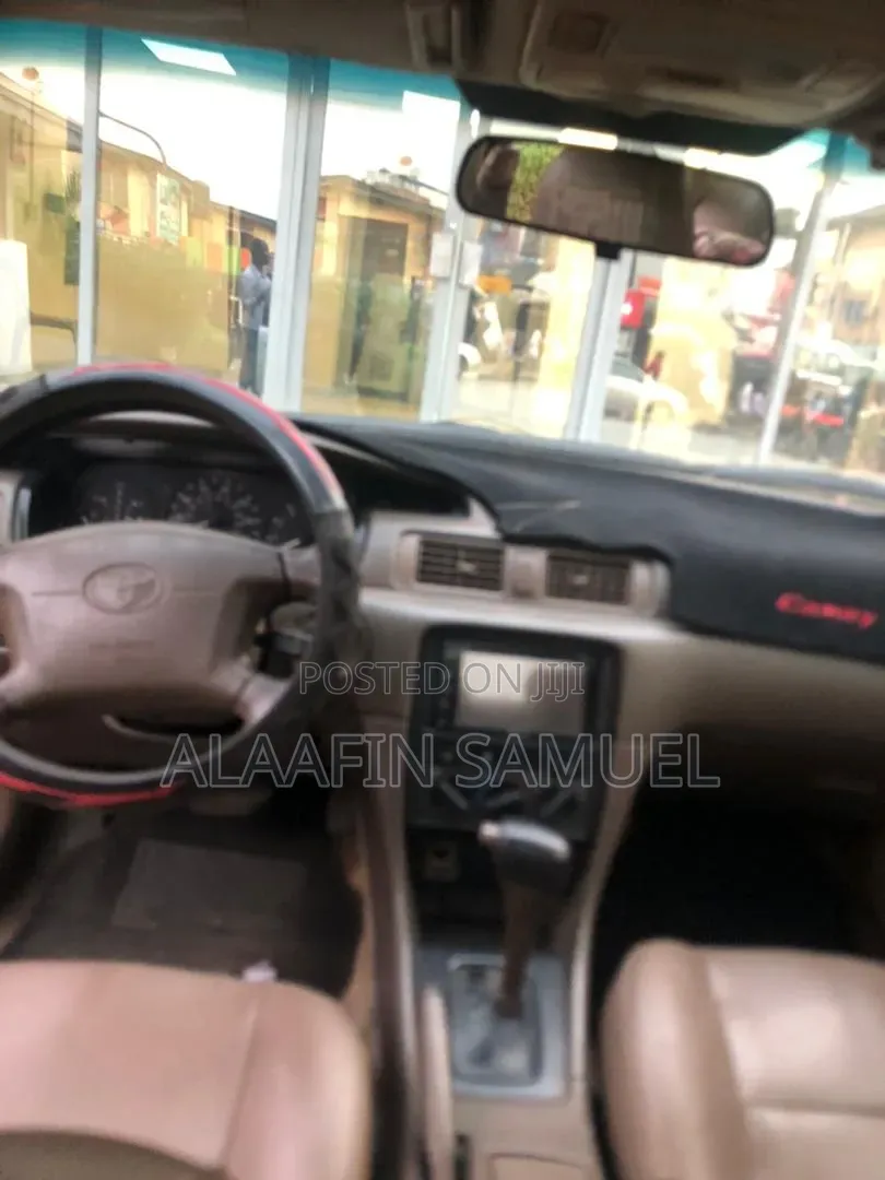 Toyota Camry Automatic 1999 Silver