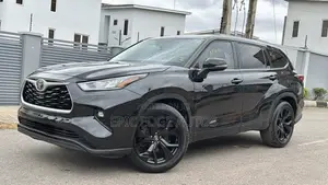 Toyota Highlander LE 2021 Black