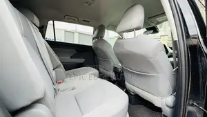 Toyota Highlander LE 2021 Black