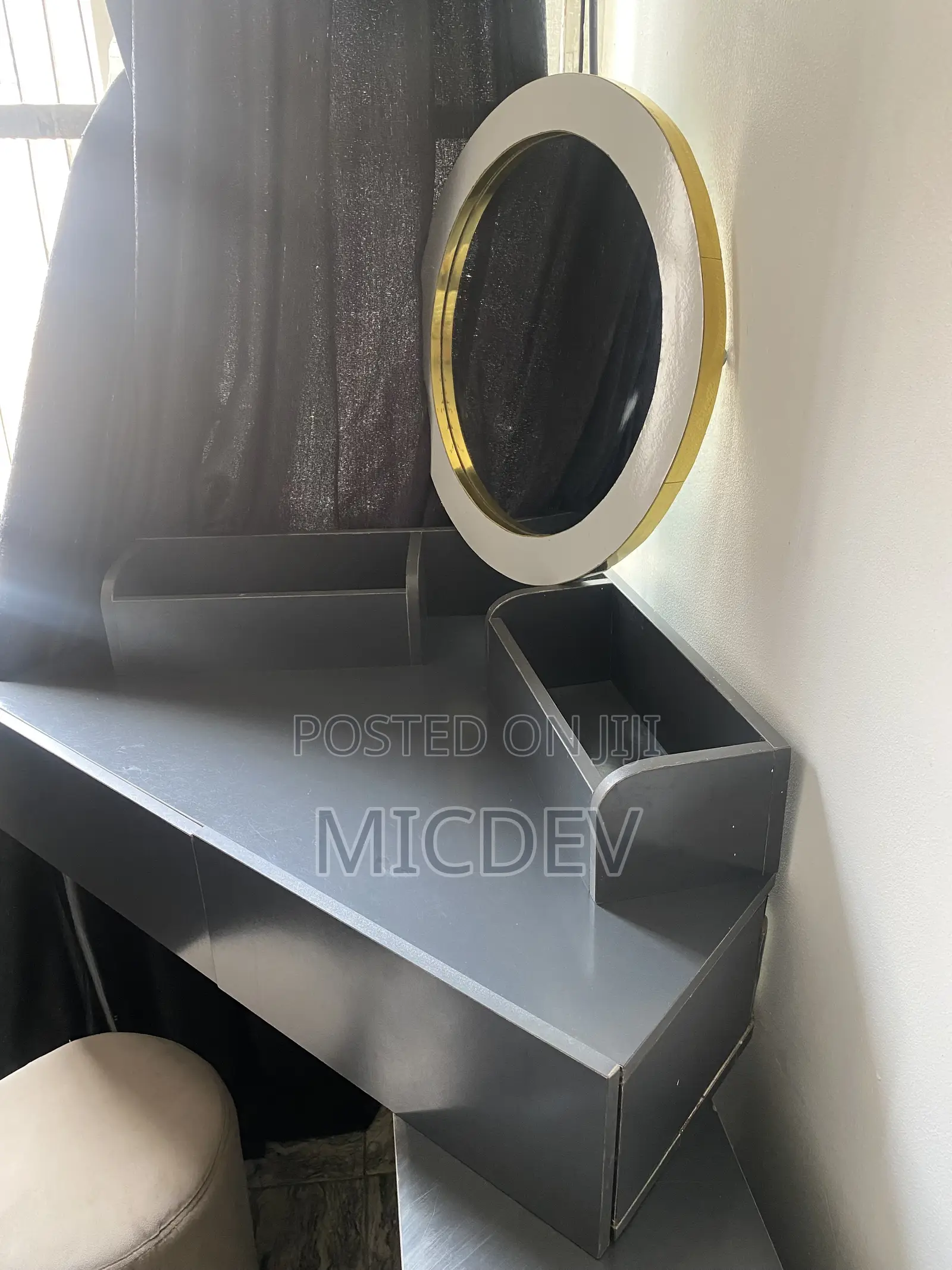 Mirror Dresser
