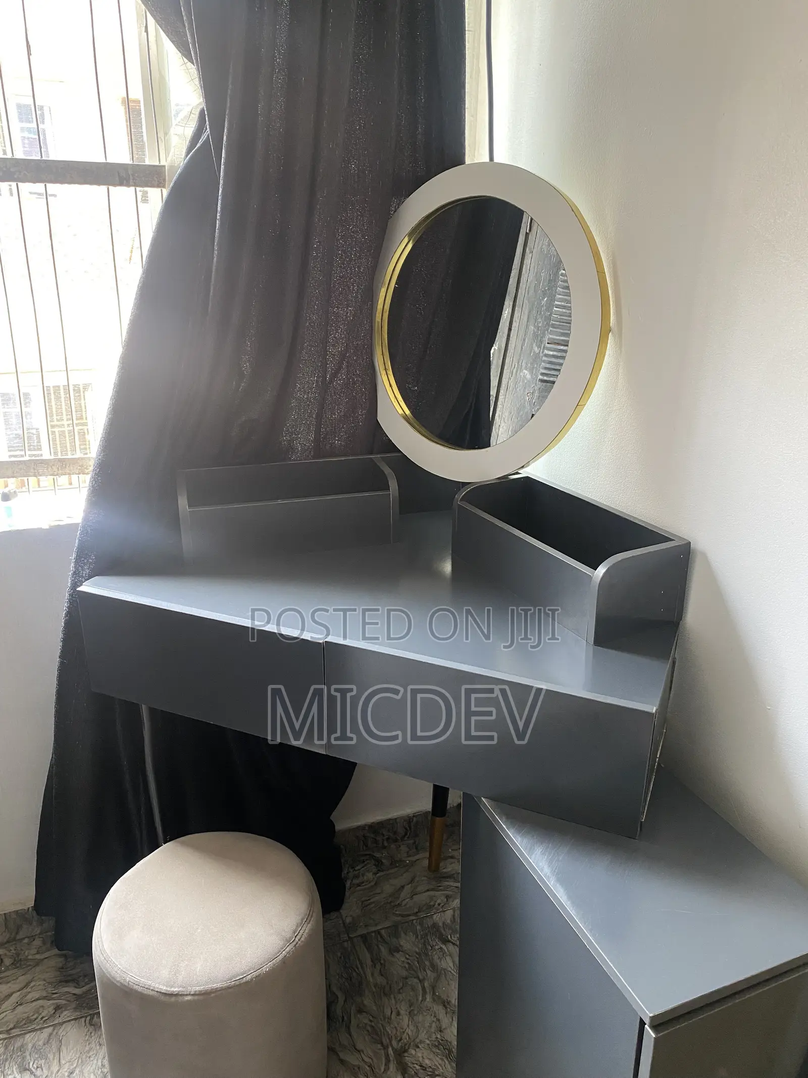 Mirror Dresser