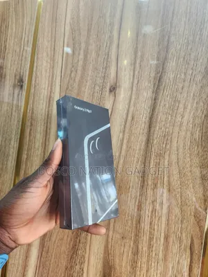 New Samsung Galaxy Z Flip7 256 GB Black