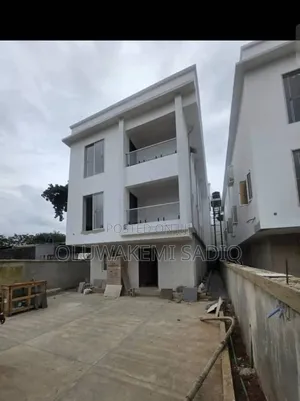 5bdrm Duplex in Ikeja Gra for sale