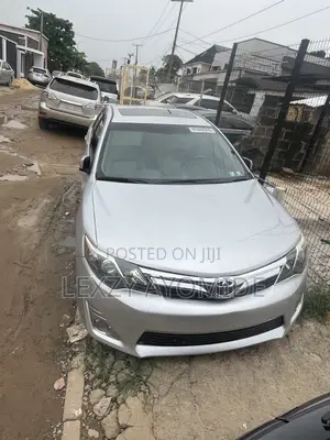 Toyota Camry XLE 4dr Sedan (2.5L 4cyl 6A) 2013 Silver