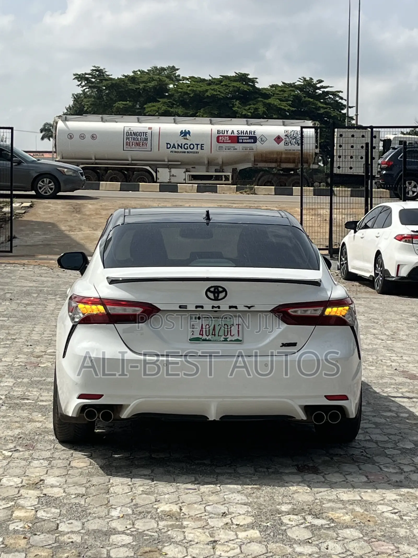Toyota Camry 2019 White