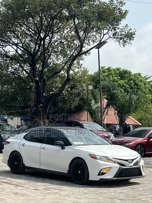 Toyota Camry 2019 White