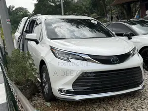 Toyota Sienna Platinum 7-Passenger AWD 2021 White