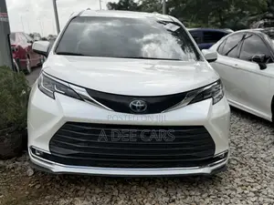 Toyota Sienna Platinum 7-Passenger AWD 2021 White