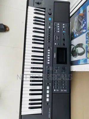 Yamaha PSR-E483 Arranger 61-Key Portable Touch Sensitive Keyboard