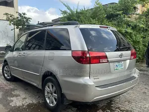 Toyota Sienna 2005 Gold