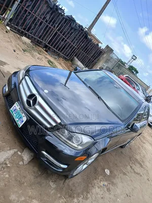 Mercedes-Benz C300 2012 Black