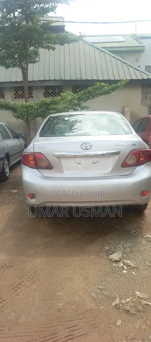 Toyota Corolla 2010 Silver