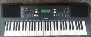 Yamaha PSR E373