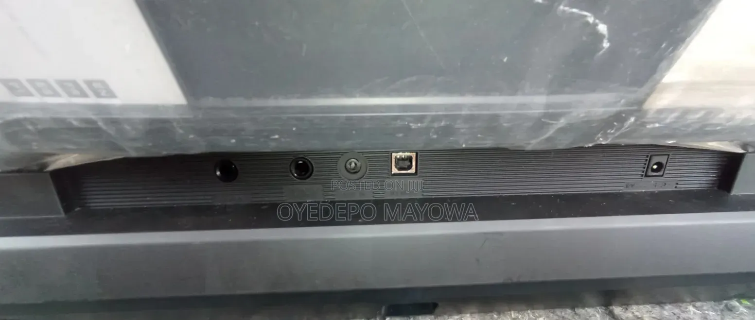 Yamaha PSR E373