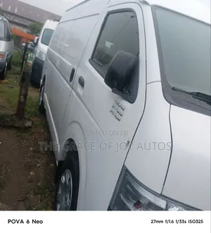 Toyota HiAce 2015 White