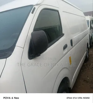Toyota HiAce 2015 White