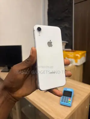 Apple iPhone XR 64 GB White