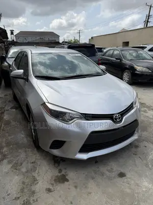 Toyota Corolla LE 4dr Sedan (1.8L 4cyl CVT) 2015 Silver